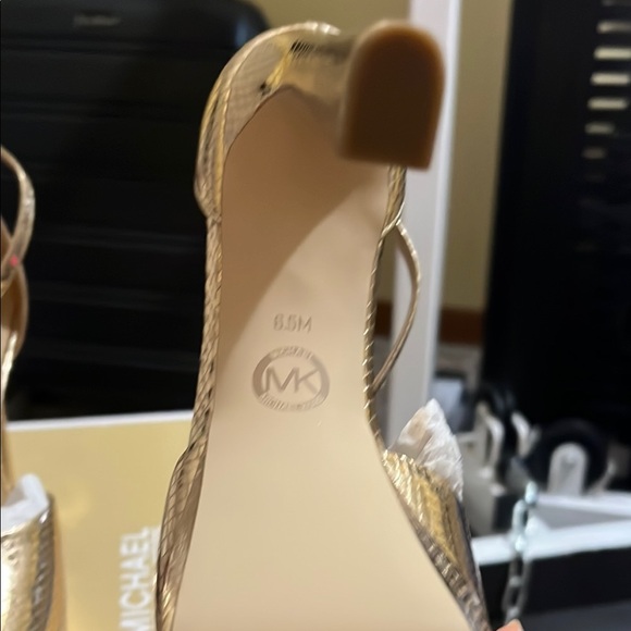 New Micheal Kors platform gold heels - Picture 3 of 5